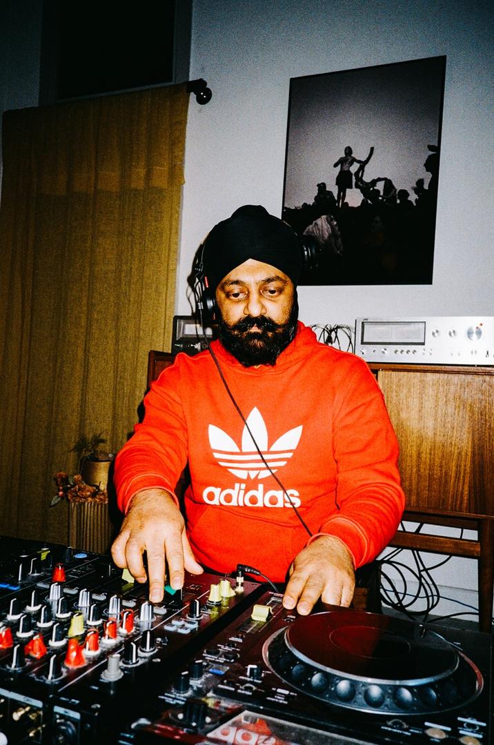 Deep Listening Room w/ Sway Of The Verses