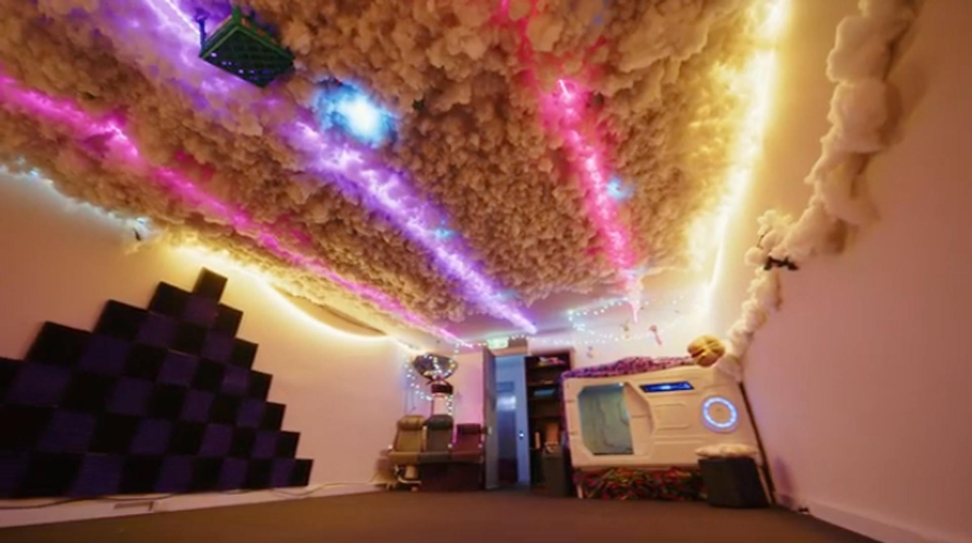 In-Flight Entertainment — aviation-themed lounge at Trainscendence Collingwood